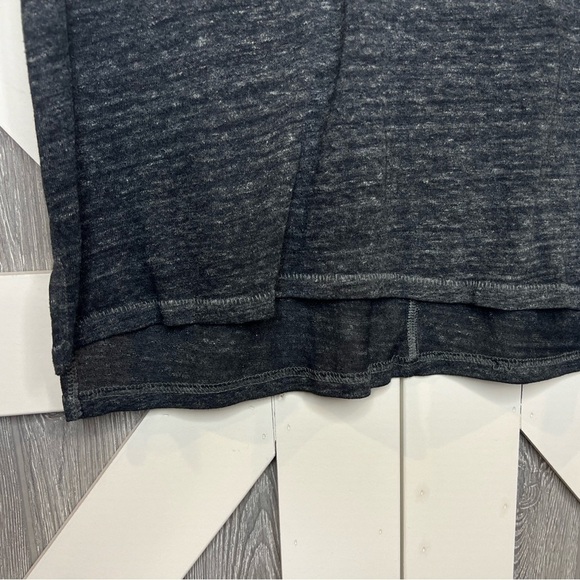 BAG032. Old Navy Boyfriend Heather Gray Tee Small - Picture 2 of 4